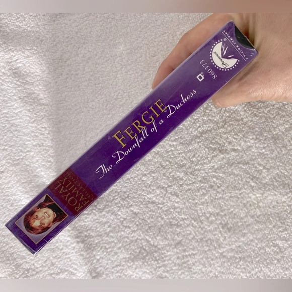 Vintage VHS Movie Tape  Royal Family Collection Fergie The Downfall Of A Duchess - Picture 4 of 7